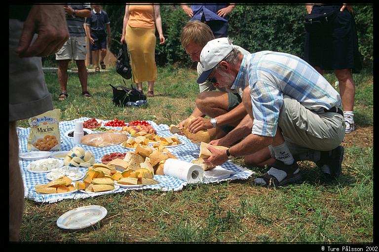 My father and Björn, preparing the picknick, San Gimignano