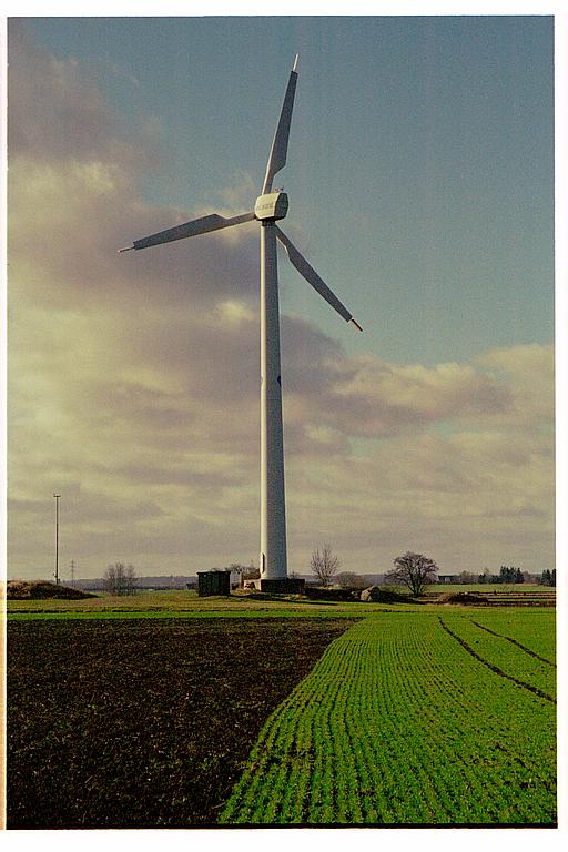 Wind power plant, Lake Roxen.